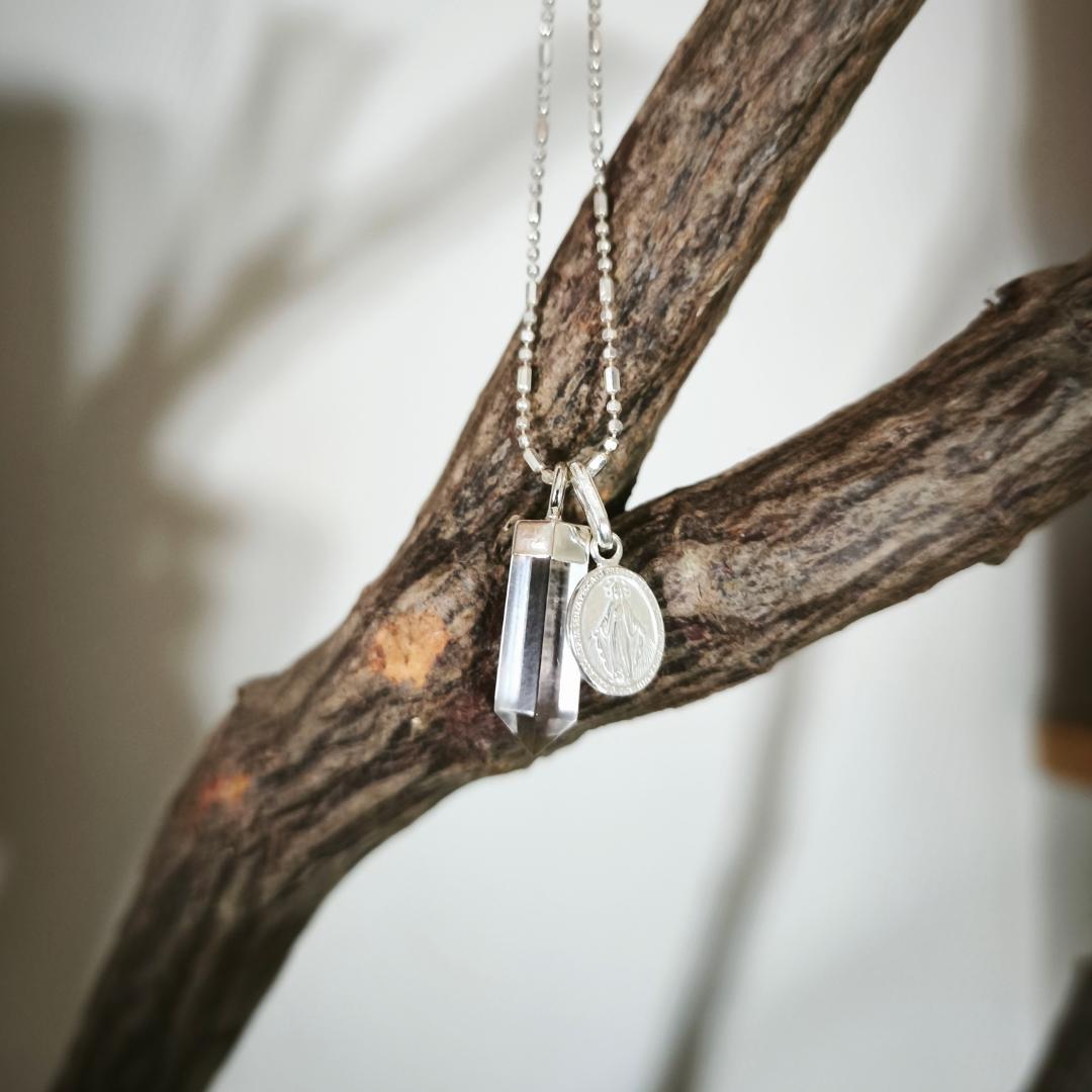 Cadena protectora cuarzo + virgen milagrosa