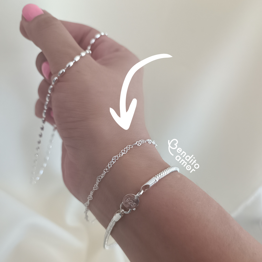 Pulsera de plata corazones