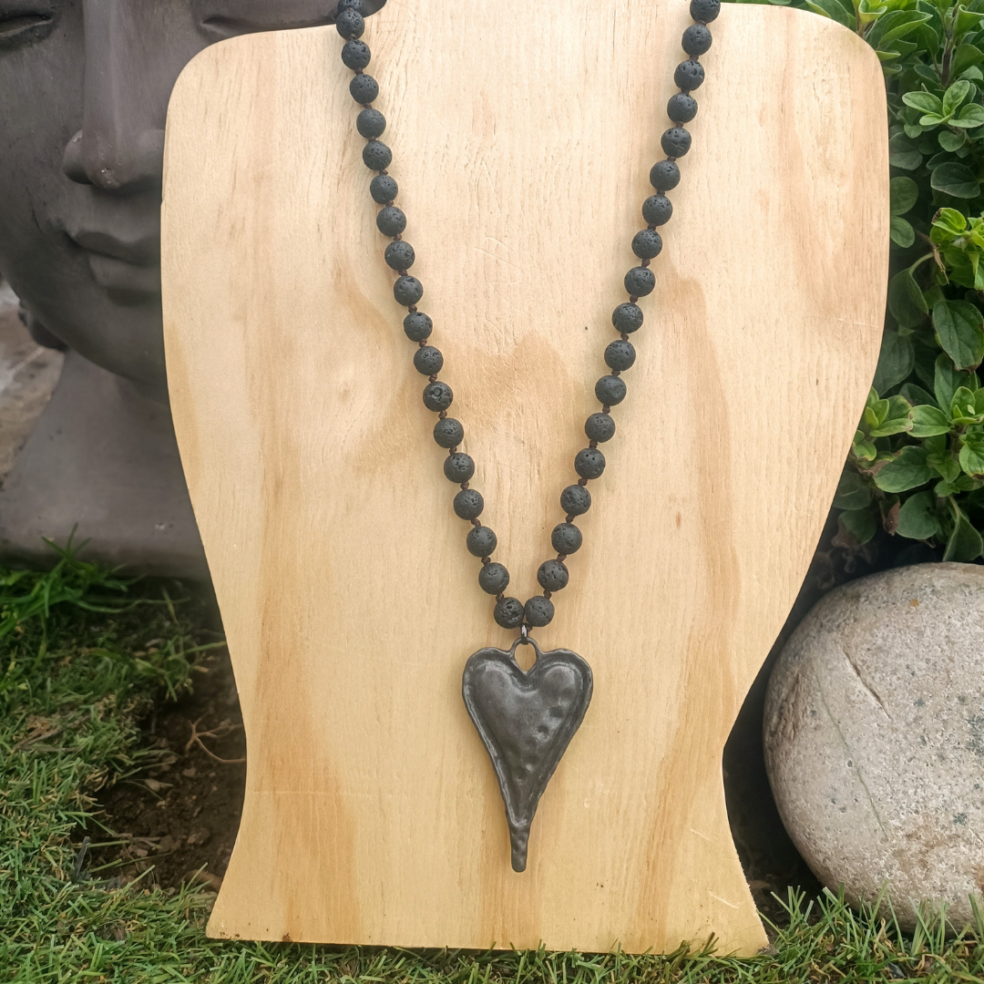 Maxicollar Corazón Lava negra