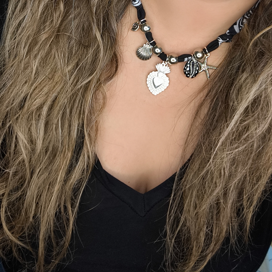 Collar Papudo Tela con dijes