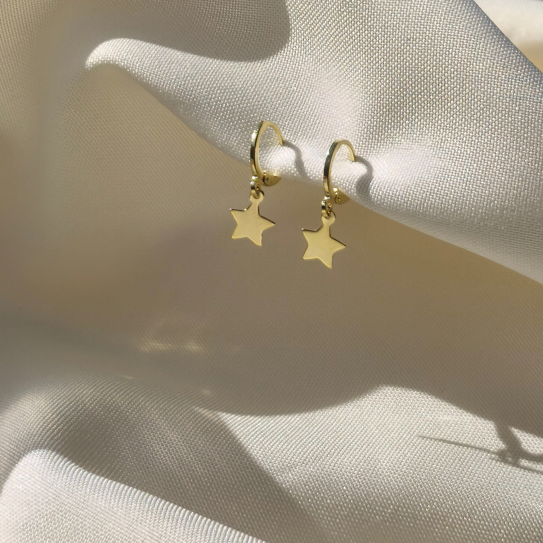 Argollas con dije estrella baño en oro