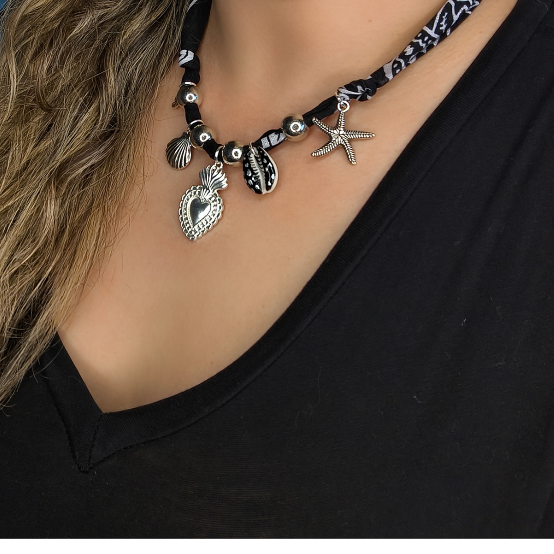 Collar Papudo Tela con dijes