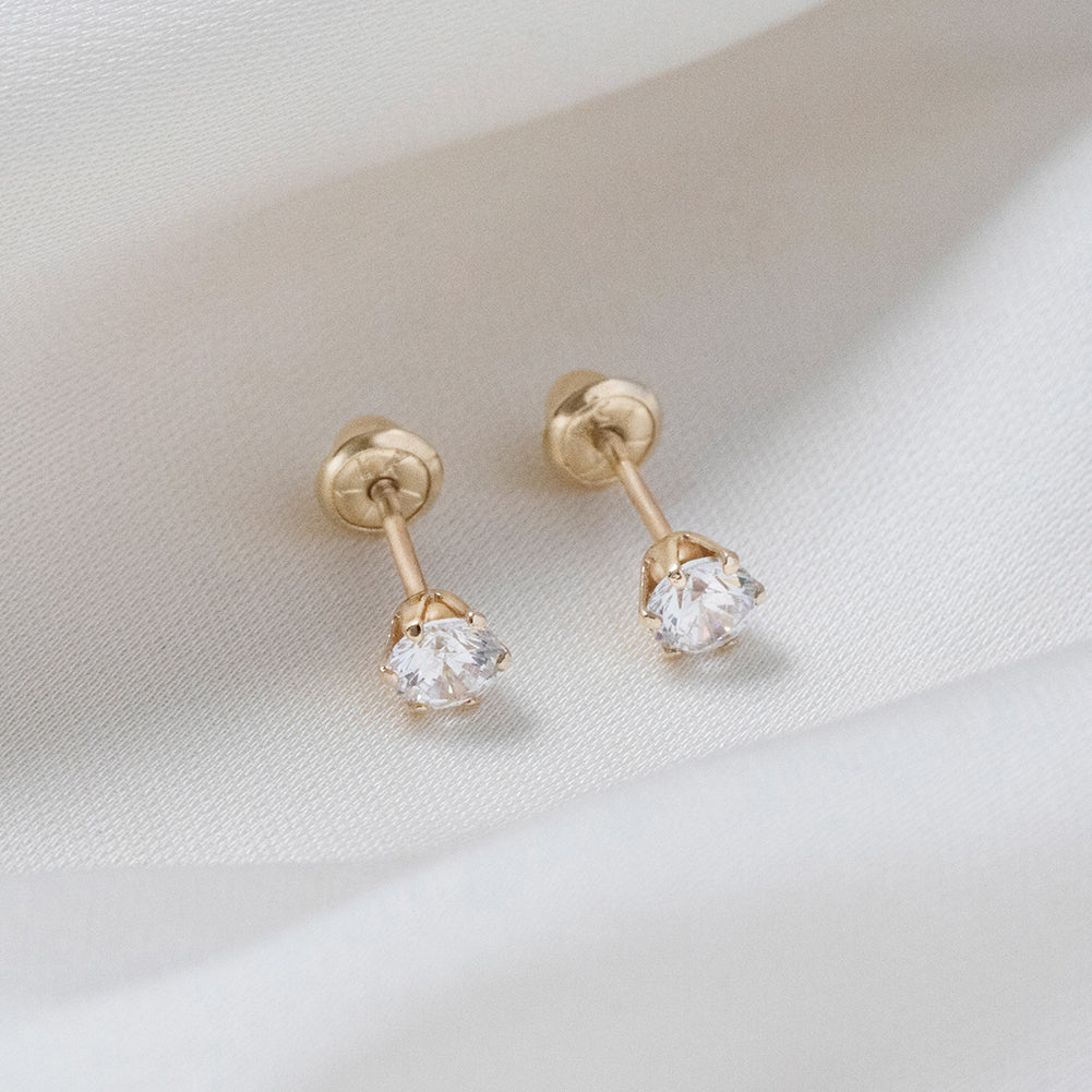 Aros solitario redondo con circón de seis puntas de oro amarillo 14K para bebes y niñas