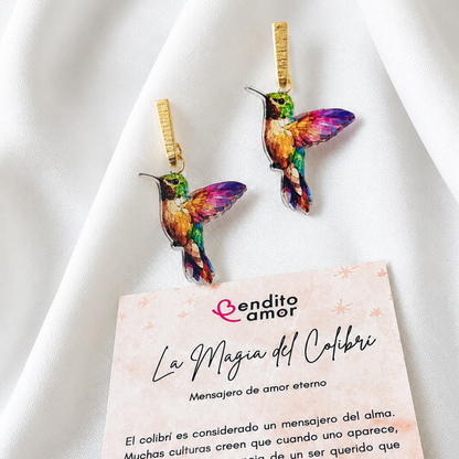 Aros de Colibrí Bañados en Oro – livianos, hipoalergénicos y llenos de color