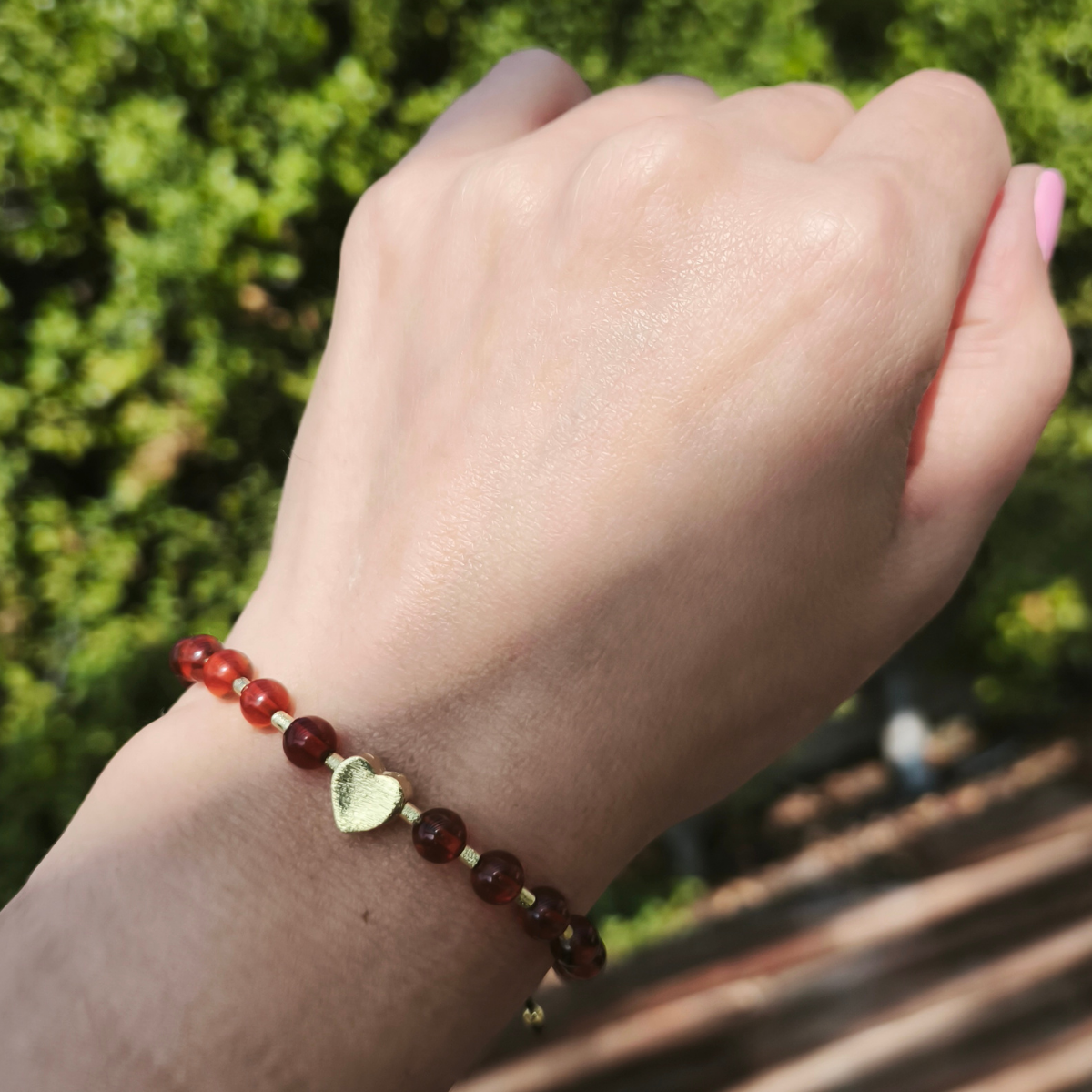 Pulsera ajustable ámbar y dije baño en oro