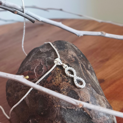 Collar Infinito de Plata 925 con Circones Blancos