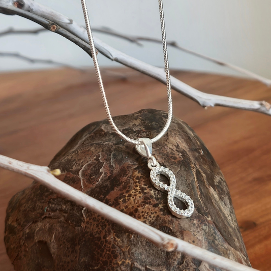 Collar Infinito de Plata 925 con Circones Blancos