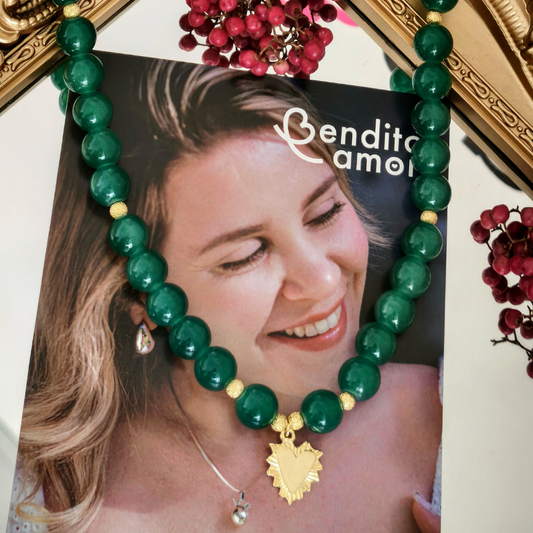Collar de Jade Turquesa 10 mm con Dije en Baño de Oro 24K – 45 cm