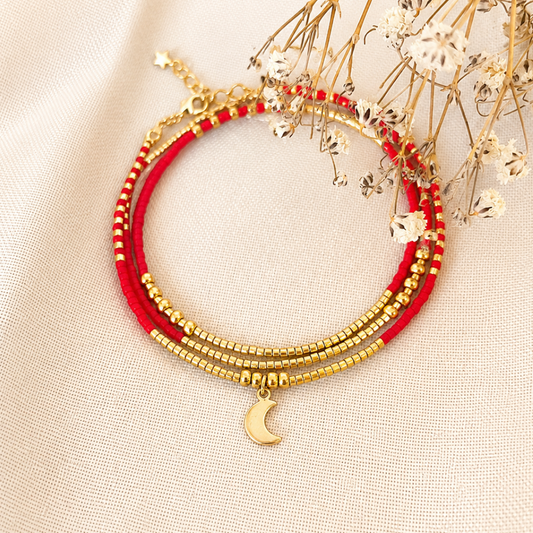 Maxi Pulsera Miyuki Roja con Dije Luna Bañado en Oro – la luz que te acompaña en la oscuridad