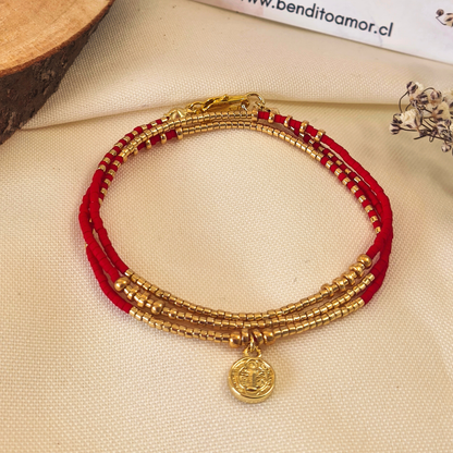 Maxi pulsera roja con dije San Benito bañado en oro – escudo de protección para el día a día