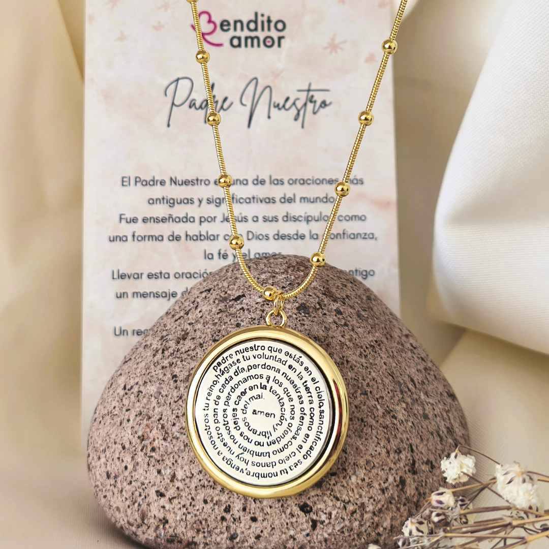 Cadena bañada en oro con medallón Padre Nuestro – fe, protección y esperanza para llevar contigo