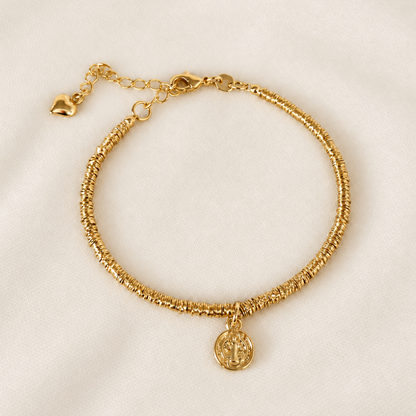 Pulsera de Mostacillas Bañadas en Oro 18k con Medalla de San Benito – 17 cm con extensión