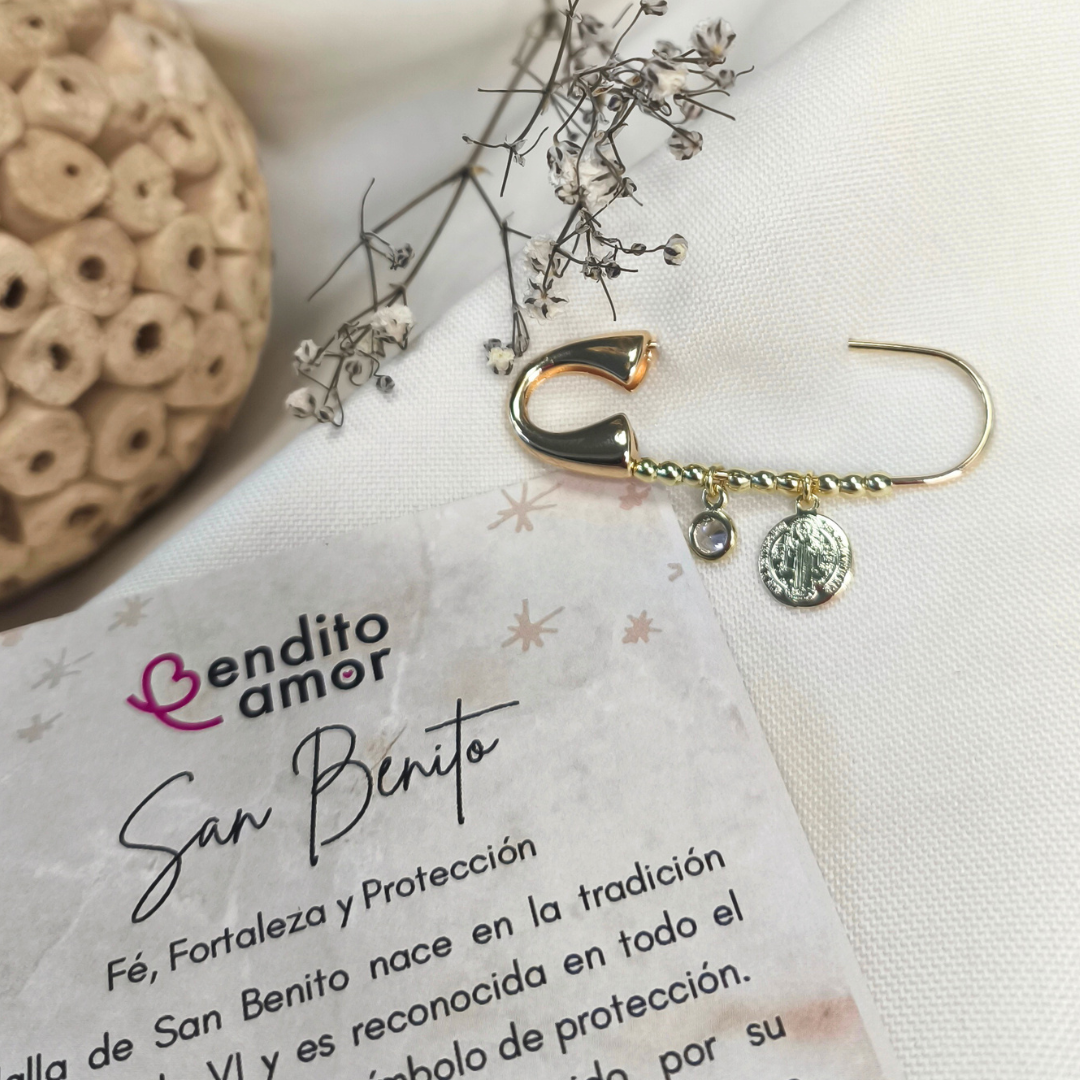 Prendedor protección oro San Benito