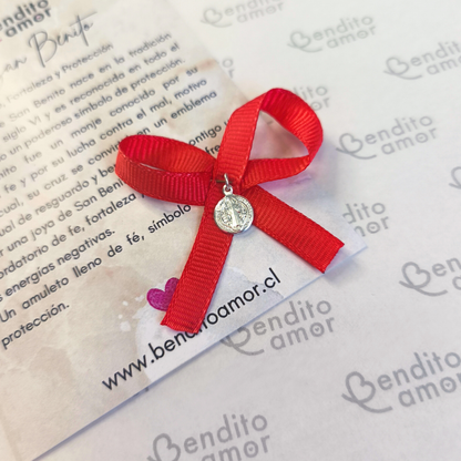 Prendedor San Benito Cinta Roja – Protección desde el primer día
