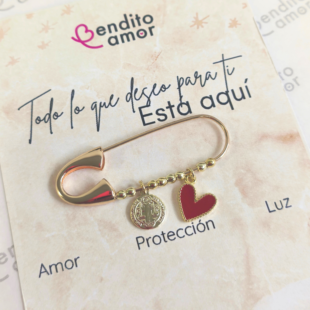 Prendedor protección oro San Benito y corazón rojo
