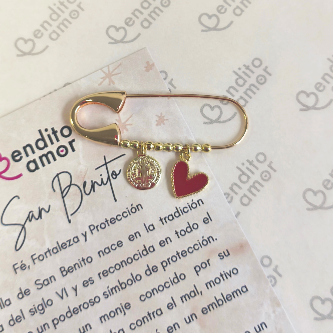 Prendedor protección oro San Benito y corazón rojo