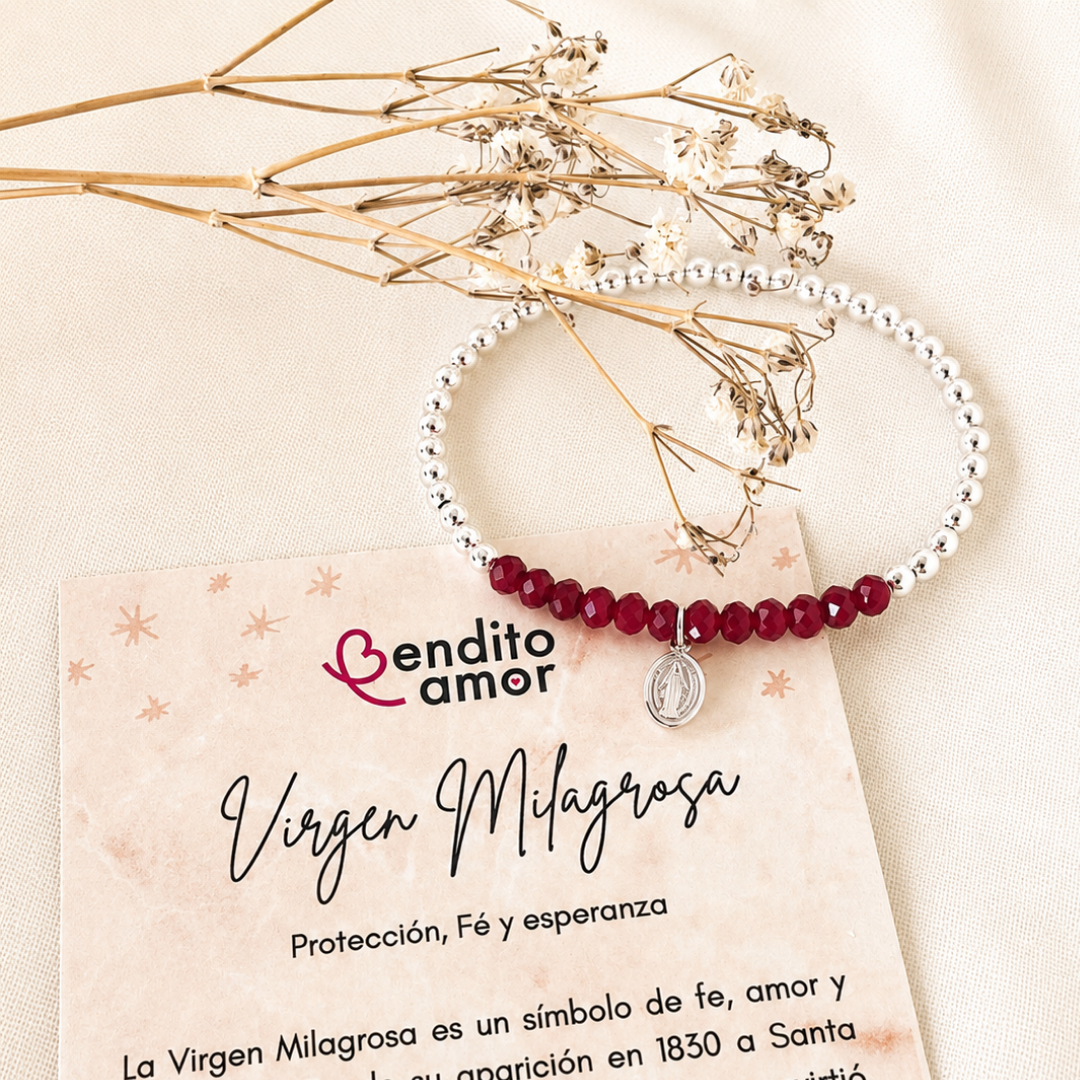 Pulsera Elasticada de Cristales Rojos con Medalla de la Virgen Milagrosa – protección y fuerza para cada día