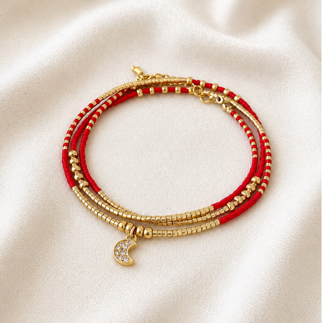 Maxi Pulsera Miyuki Roja con Dije Luna Bañado en Oro – la luz que te acompaña en la oscuridad