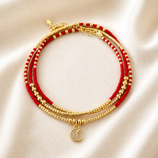 Maxi Pulsera Miyuki Roja con Dije Luna Bañado en Oro – la luz que te acompaña en la oscuridad