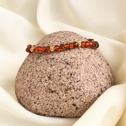 Pulsera de ámbar con balines bañados de oro