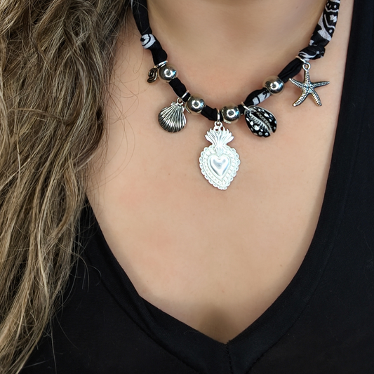 Collar Papudo Tela con dijes