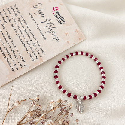 Pulsera Elasticada de Cristales Rojos y Mostacillas de Plata con Medalla Virgen Milagrosa