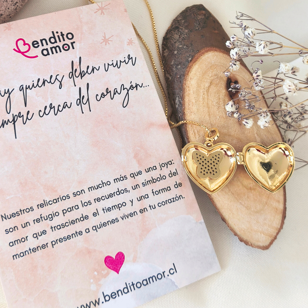 Relicario Corazón Laminado en Oro con Mariposa de Circones – incluye tu foto más preciada para siempre