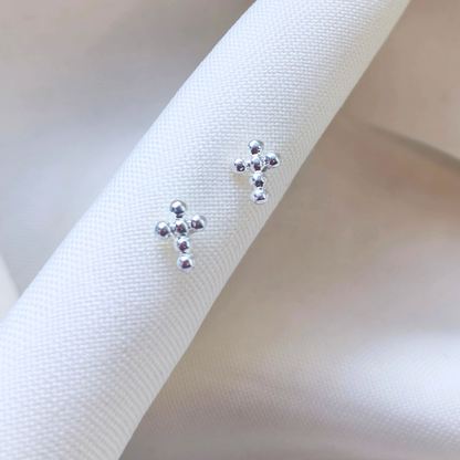 Aros Cruz de Bolitas en Plata 925 | Un símbolo de fe que te acompaña cada día ✨