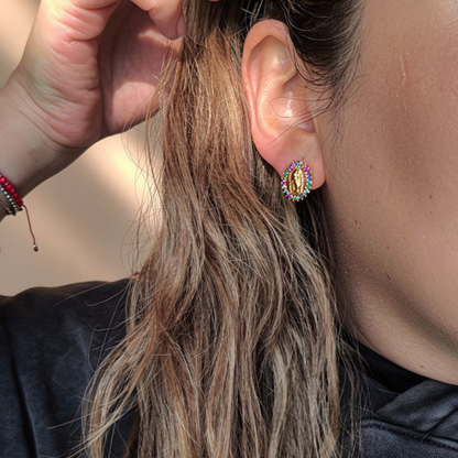 Aros Virgen María Bañados en Oro con Circones de Colores 9 mm
