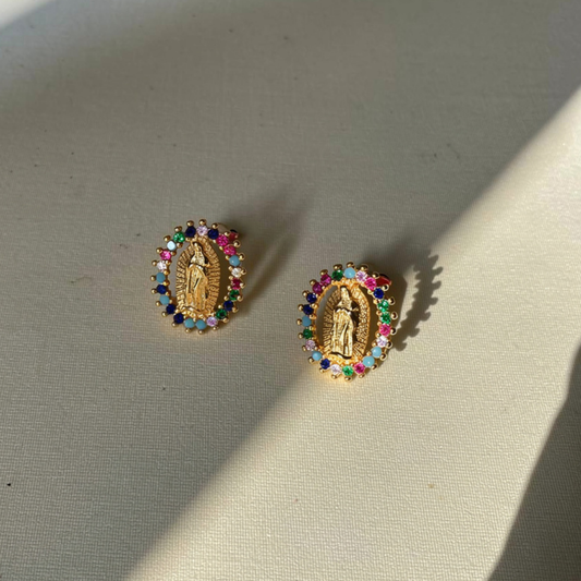 Aros Virgen María Bañados en Oro con Circones de Colores 9 mm