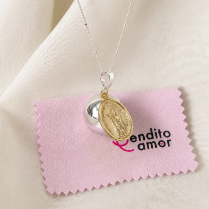 Llamador de Ángeles de la Fertilidad — Virgen de la Dulce Espera | Cadena 110 cm