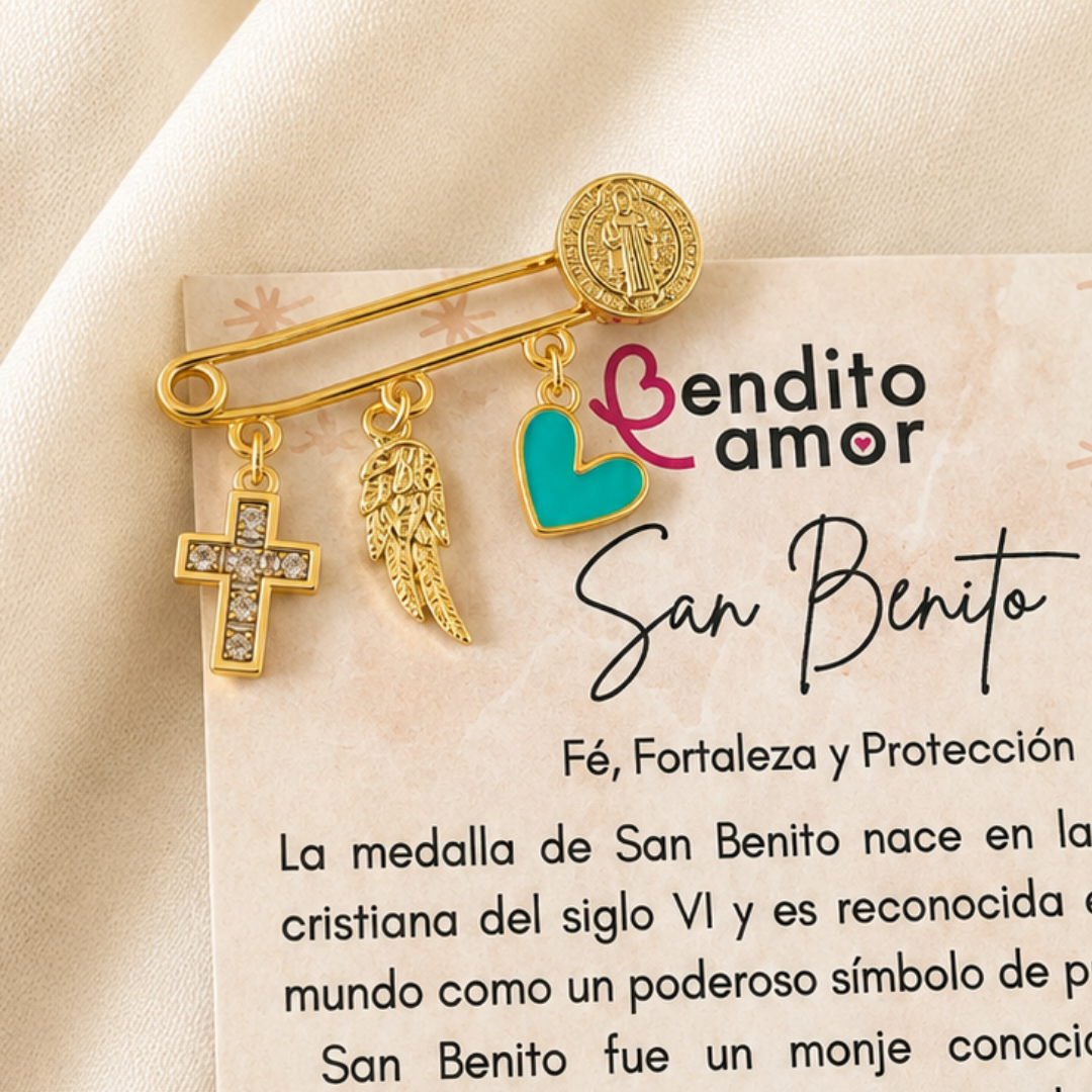 Prendedor San Benito Bañado en Oro — con cruz de circones, alita de ángel y corazón turquesa