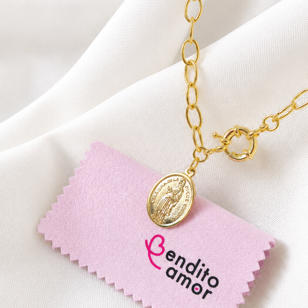 Collar Bañado en Oro con Medalla Virgen de la Dulce Espera – protección para la que espera